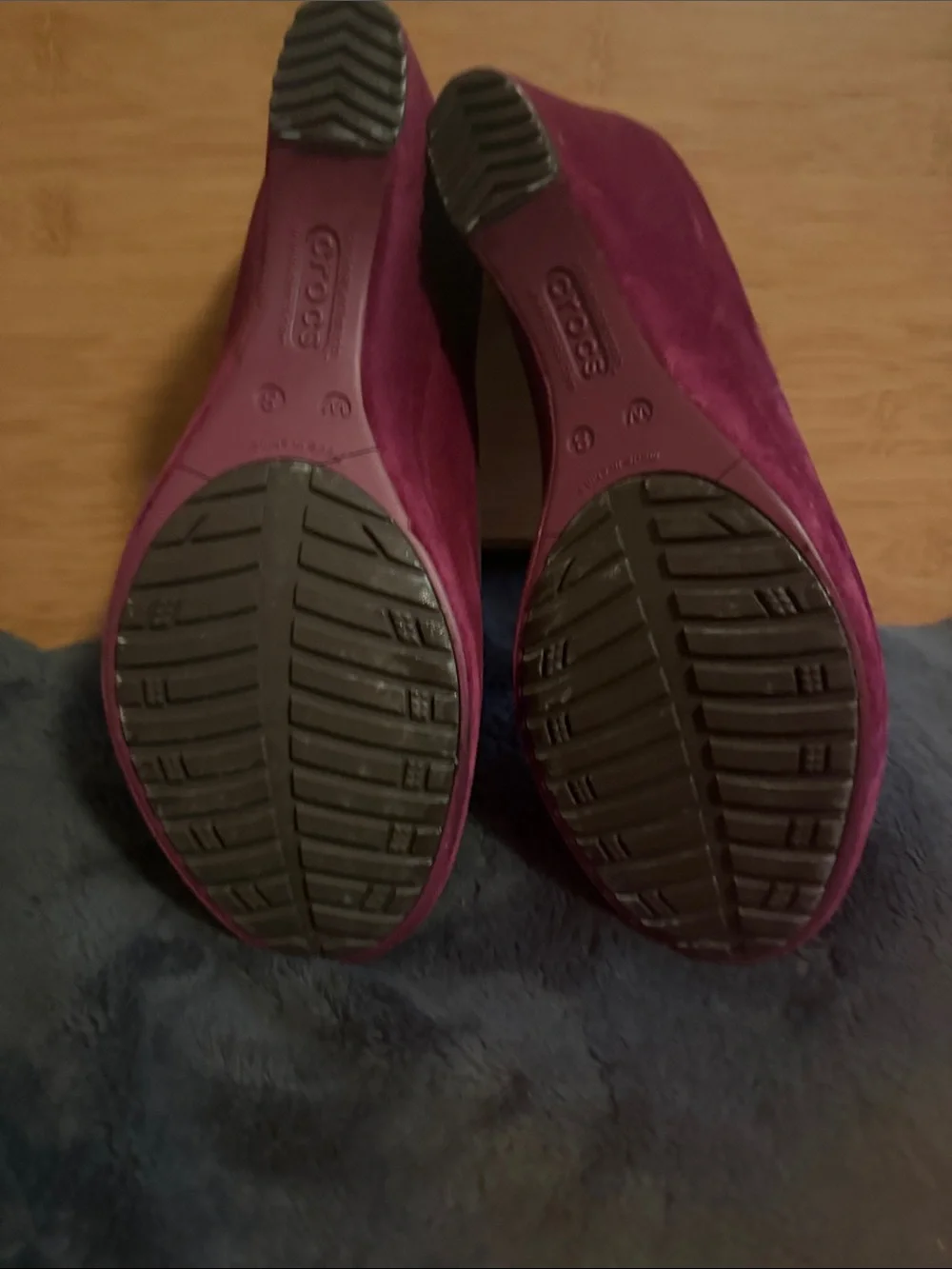 CROCS Women's Fuscia Wedge Flats